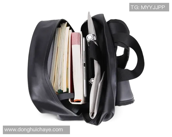 巴西足球明星们的时尚背包选择与潮流趋势解析