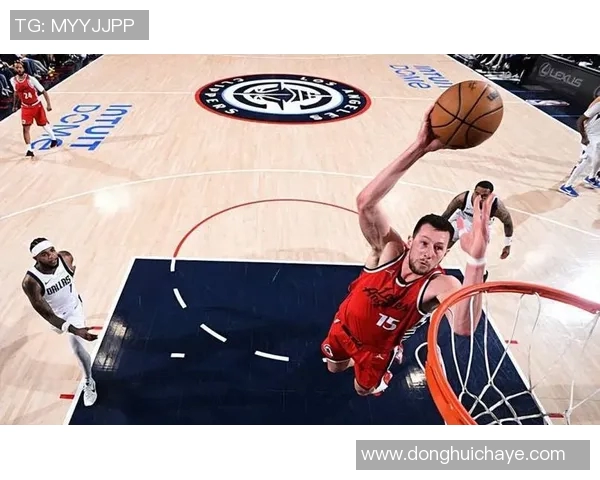 足球巨星惊现篮球场展现惊人技巧引发热议视频曝光